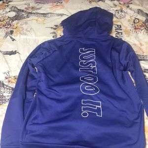 medium nike sweatshirt